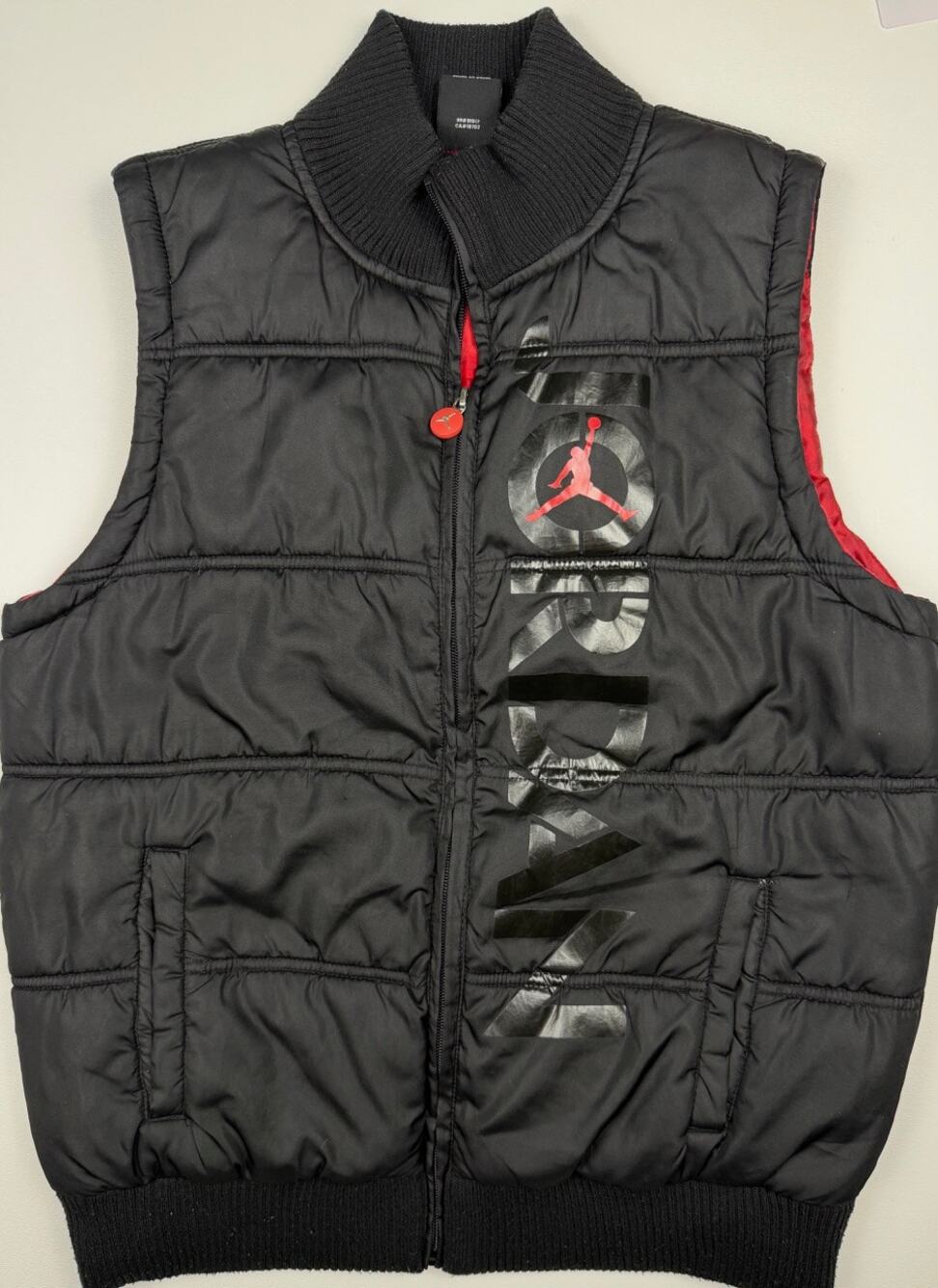Nike Air Jordan Youth Black Red Puffer Vest Size Medium 10-12 Jumpman